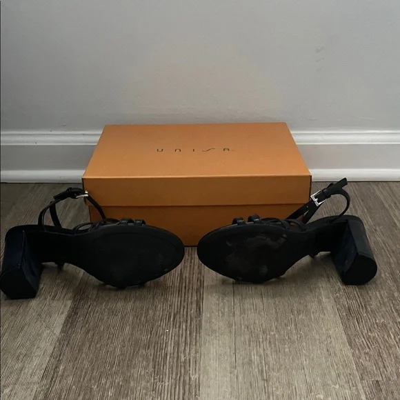 Unisa Elegant Black Strappy Heels - Picture 5 of 5